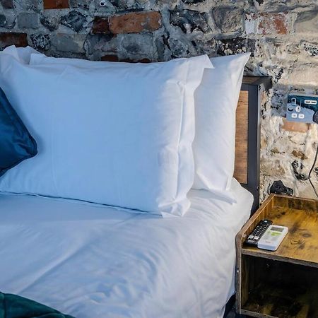 Aparotel Serviced Apartments - Stonehenge, Amesbury Town Centre Екстер'єр фото