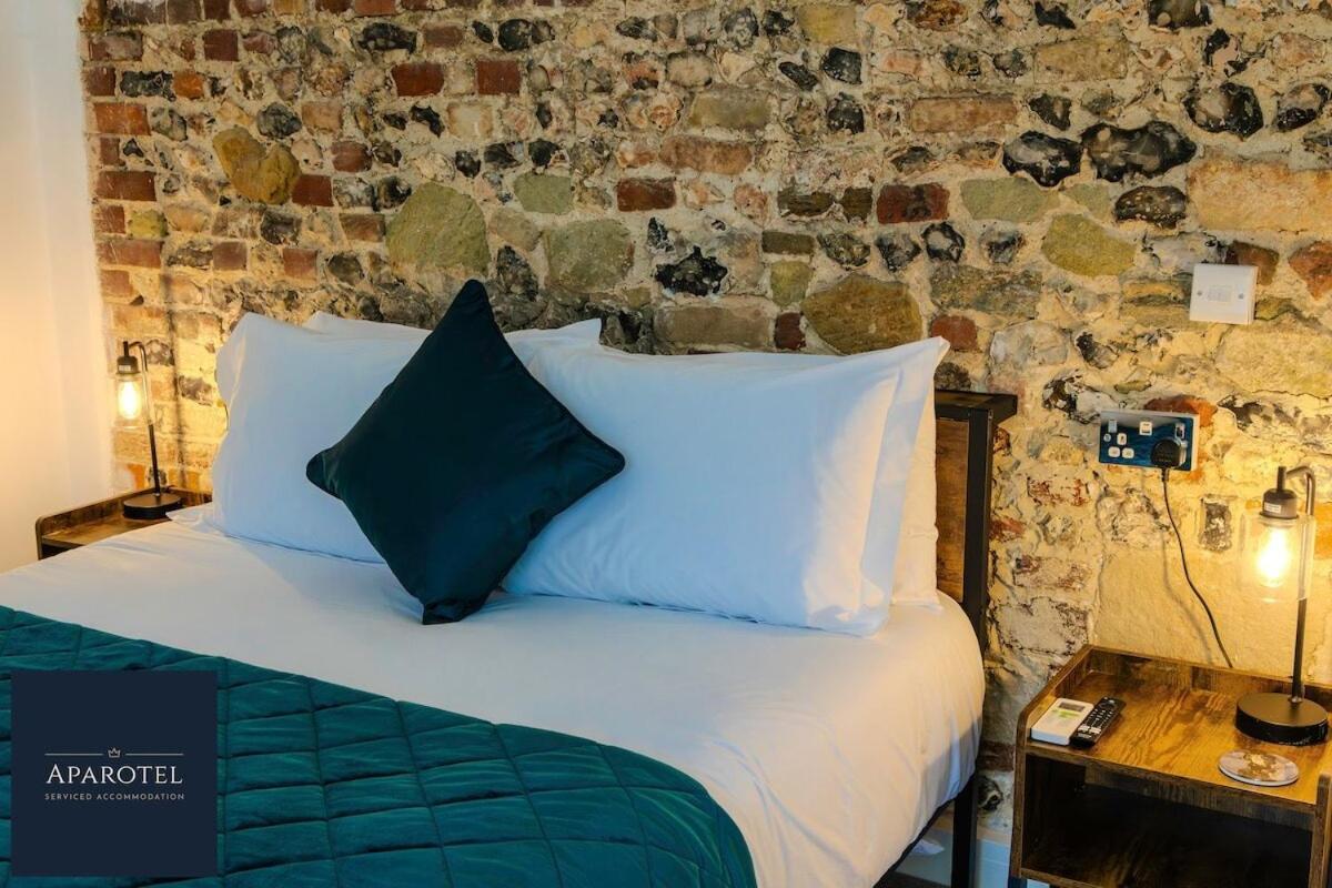 Aparotel Serviced Apartments - Stonehenge, Amesbury Town Centre Номер фото