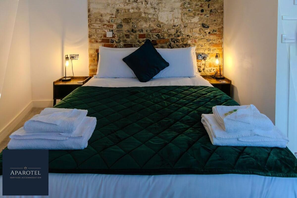 Aparotel Serviced Apartments - Stonehenge, Amesbury Town Centre Номер фото