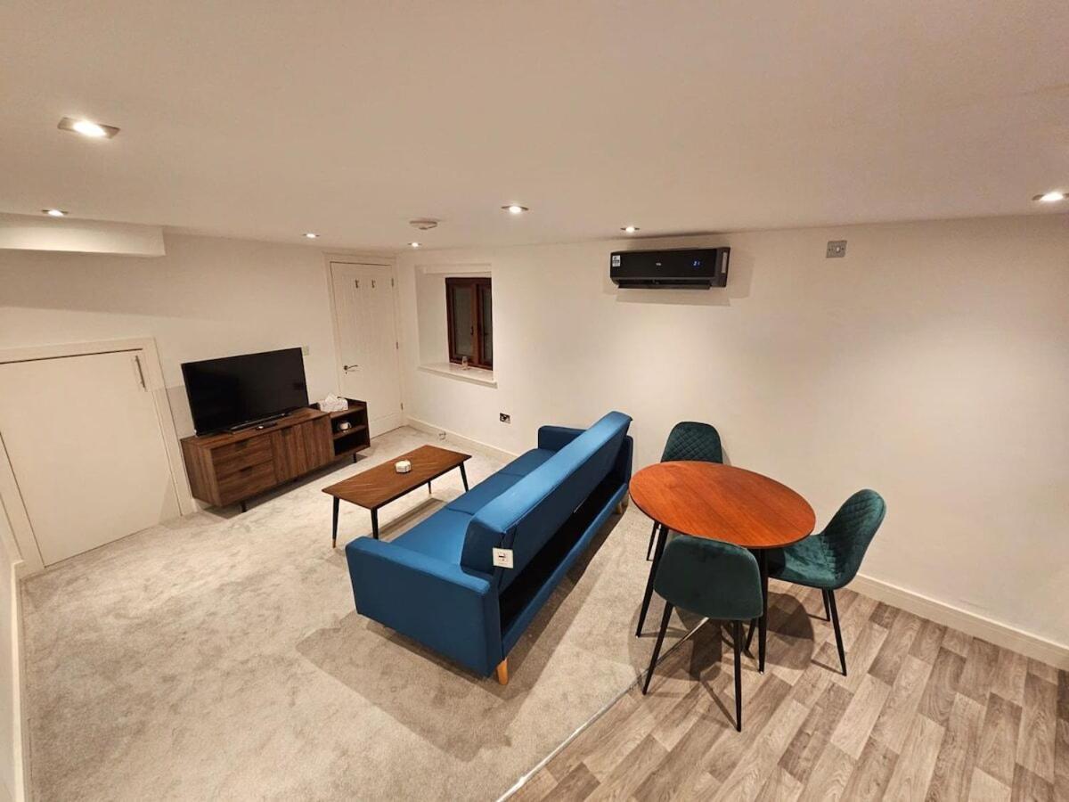 Aparotel Serviced Apartments - Stonehenge, Amesbury Town Centre Номер фото