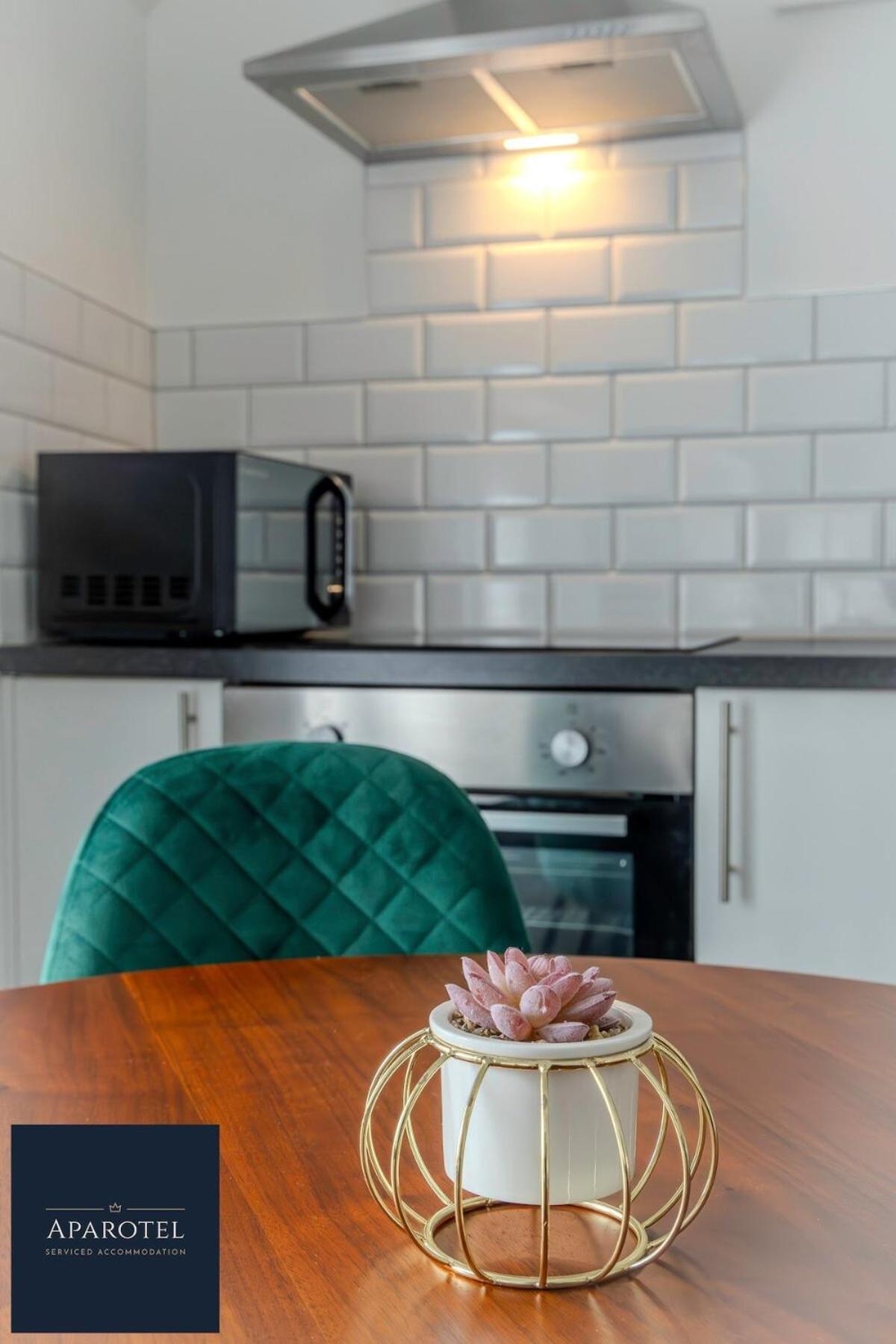 Aparotel Serviced Apartments - Stonehenge, Amesbury Town Centre Номер фото