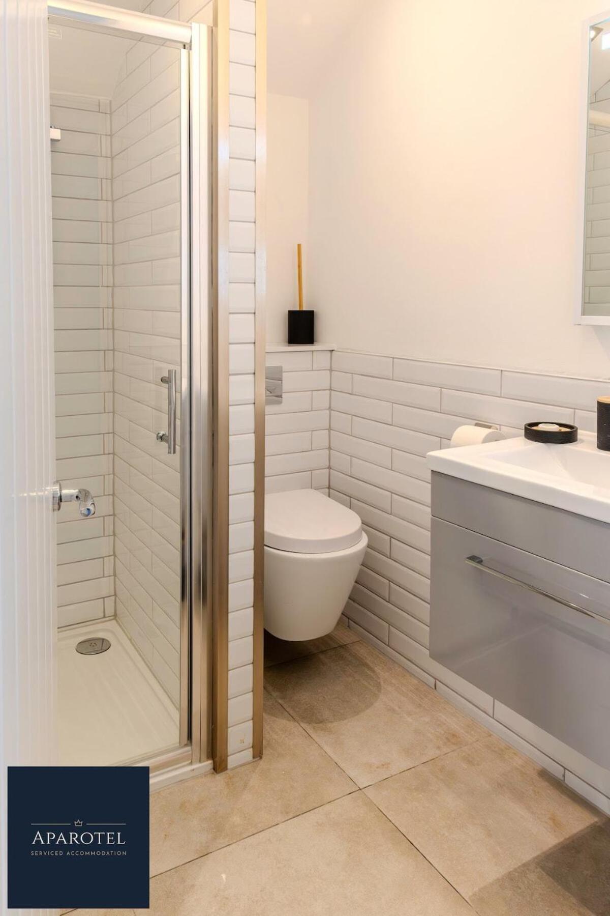 Aparotel Serviced Apartments - Stonehenge, Amesbury Town Centre Номер фото